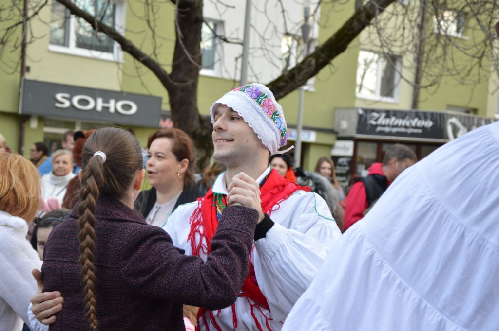 tanec šaľa fašiangy