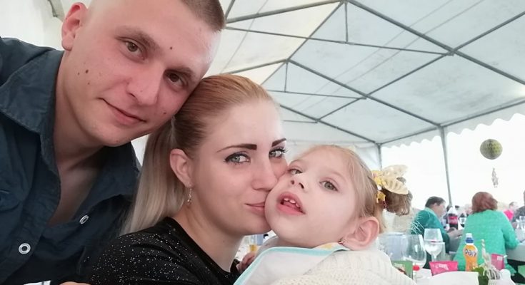 Štefan Meszároš s manželkou Andreou vyrába dekorácie z dreva