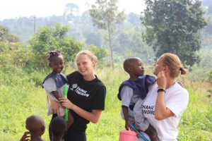 paťka s mamou Jankou dobrovolníčkami v ugande