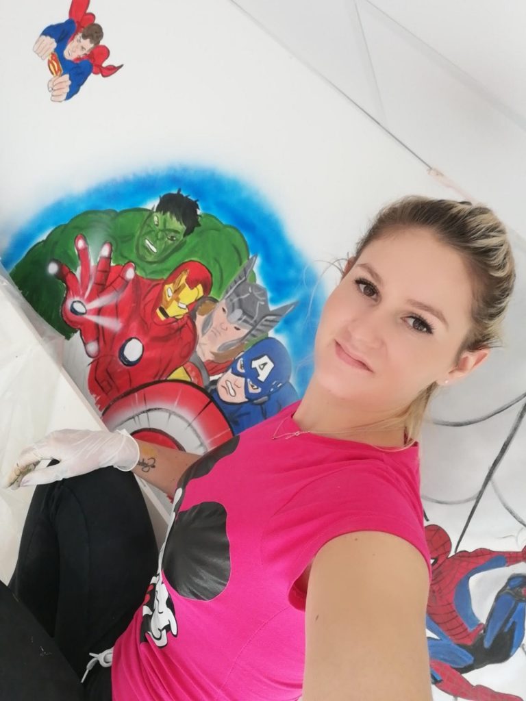 erika krkošová maľovala steny podnikov v Šali