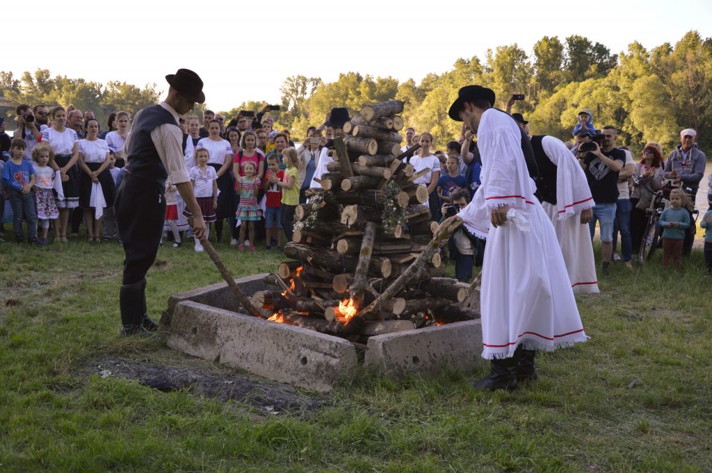 folklorny večer