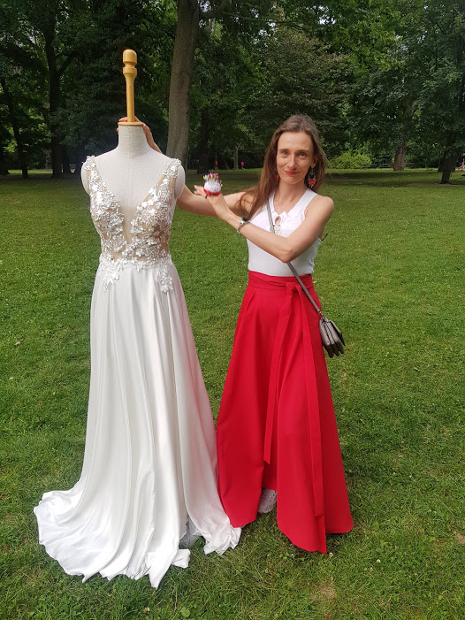 svadobné šaty z ručne šitou krajkou a hodvábnou sukňou